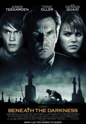 Mas alla de la oscuridad (Beneath the Darkness)